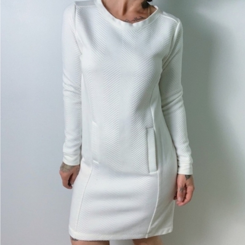 Ann Taylor Loft‎ quilted white dress